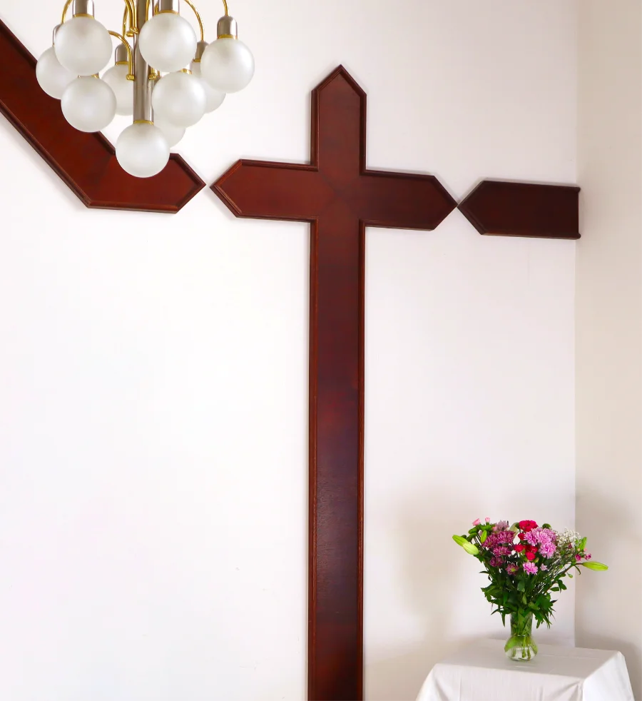 kreuz_v2 Kreuz im Andachtsraum